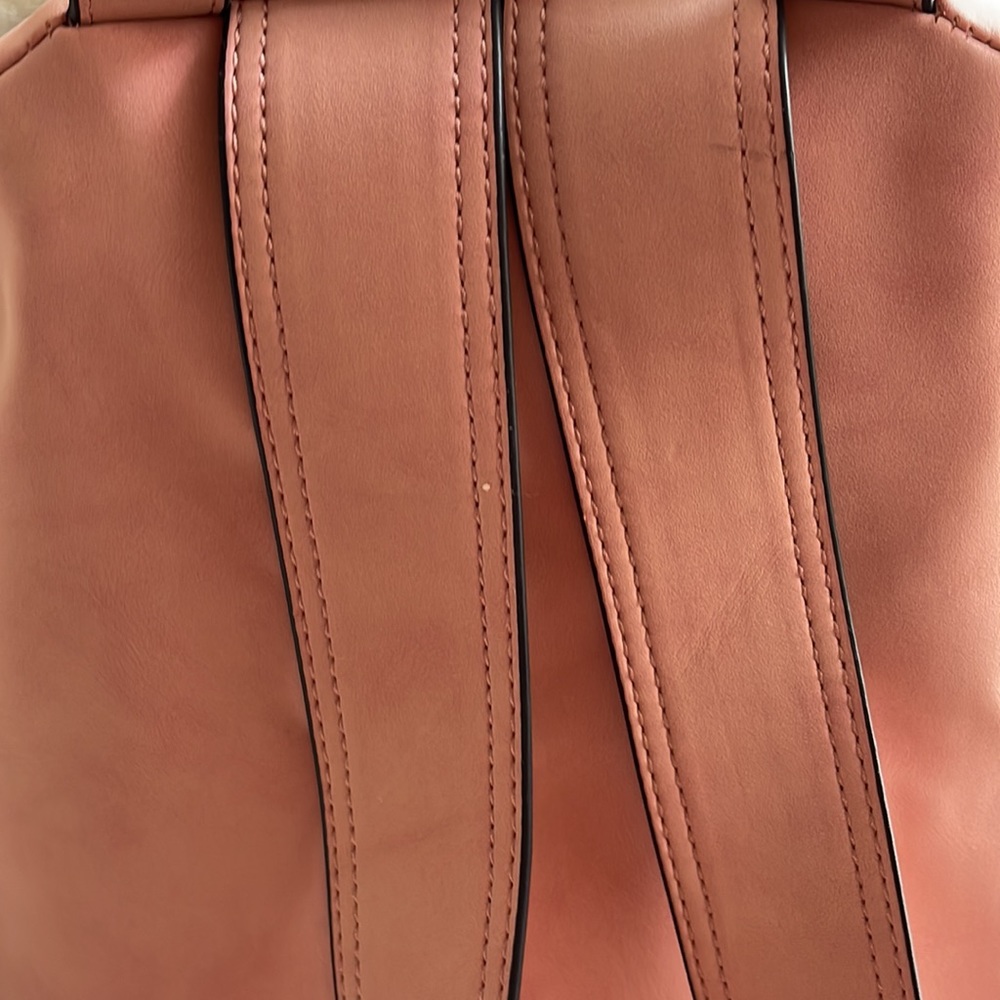 Gap backpack 🎒 great condition! Color pink ! One size - Picture 10 of 16